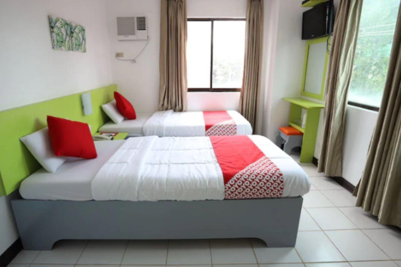 Oyo 210 Apple Tree Suites Cebu Stadt Exterior foto