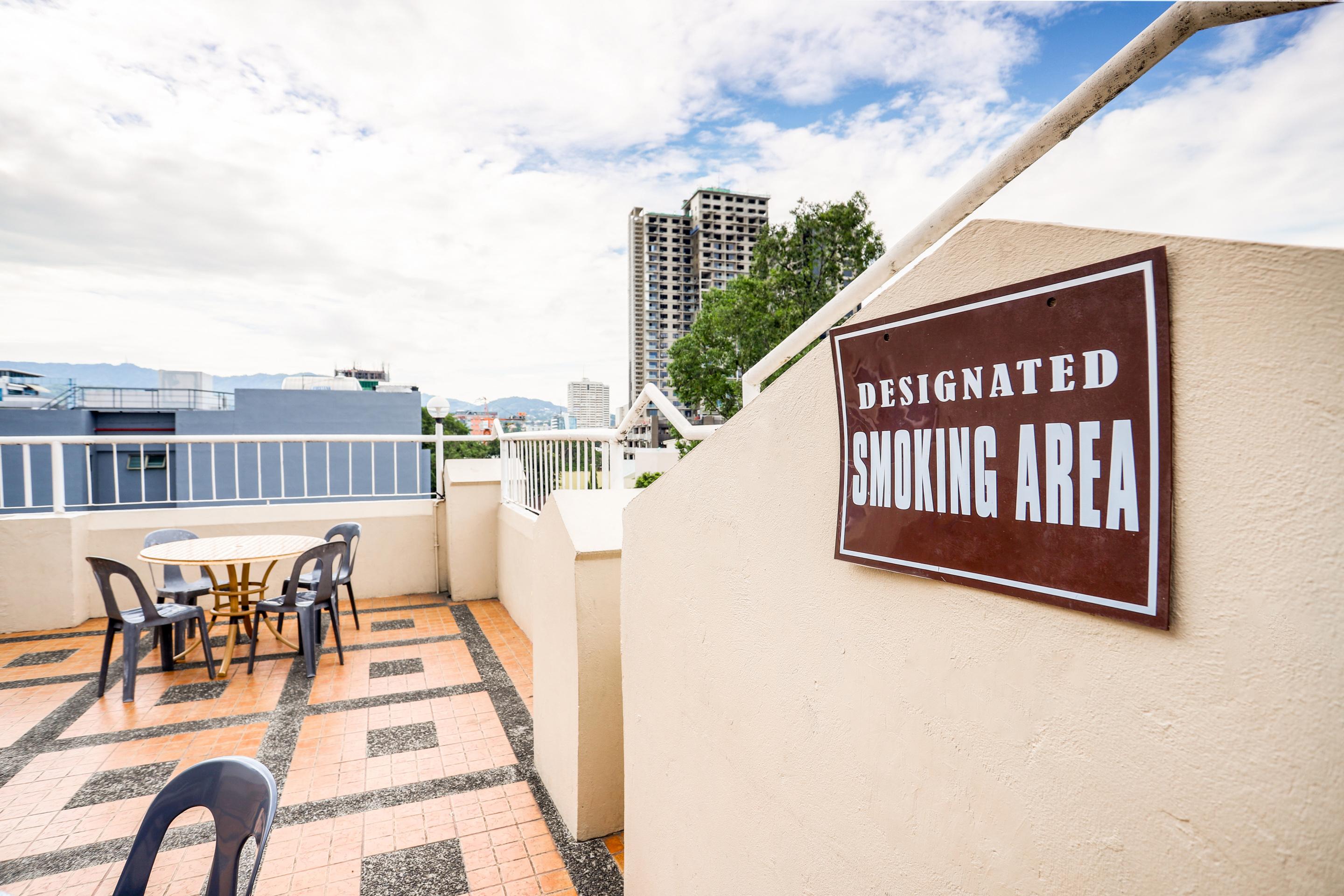 Oyo 210 Apple Tree Suites Cebu Stadt Exterior foto