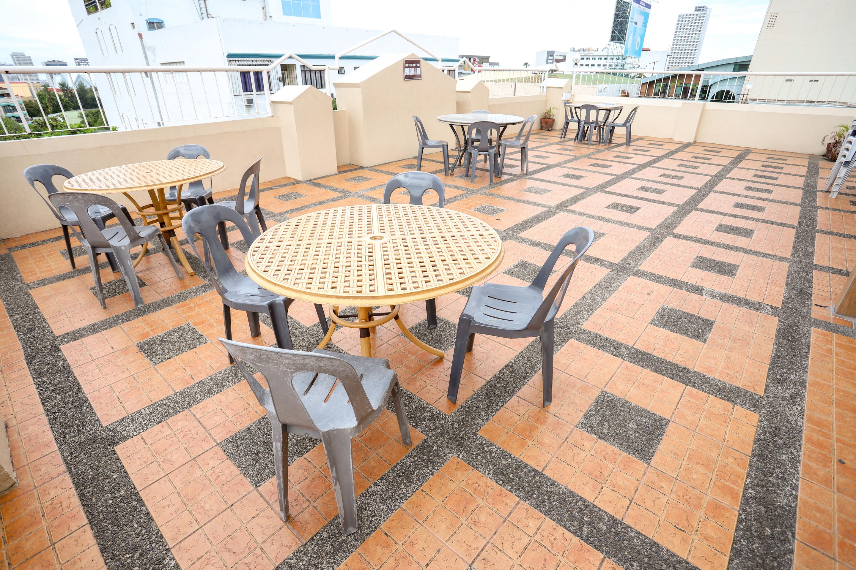 Oyo 210 Apple Tree Suites Cebu Stadt Exterior foto