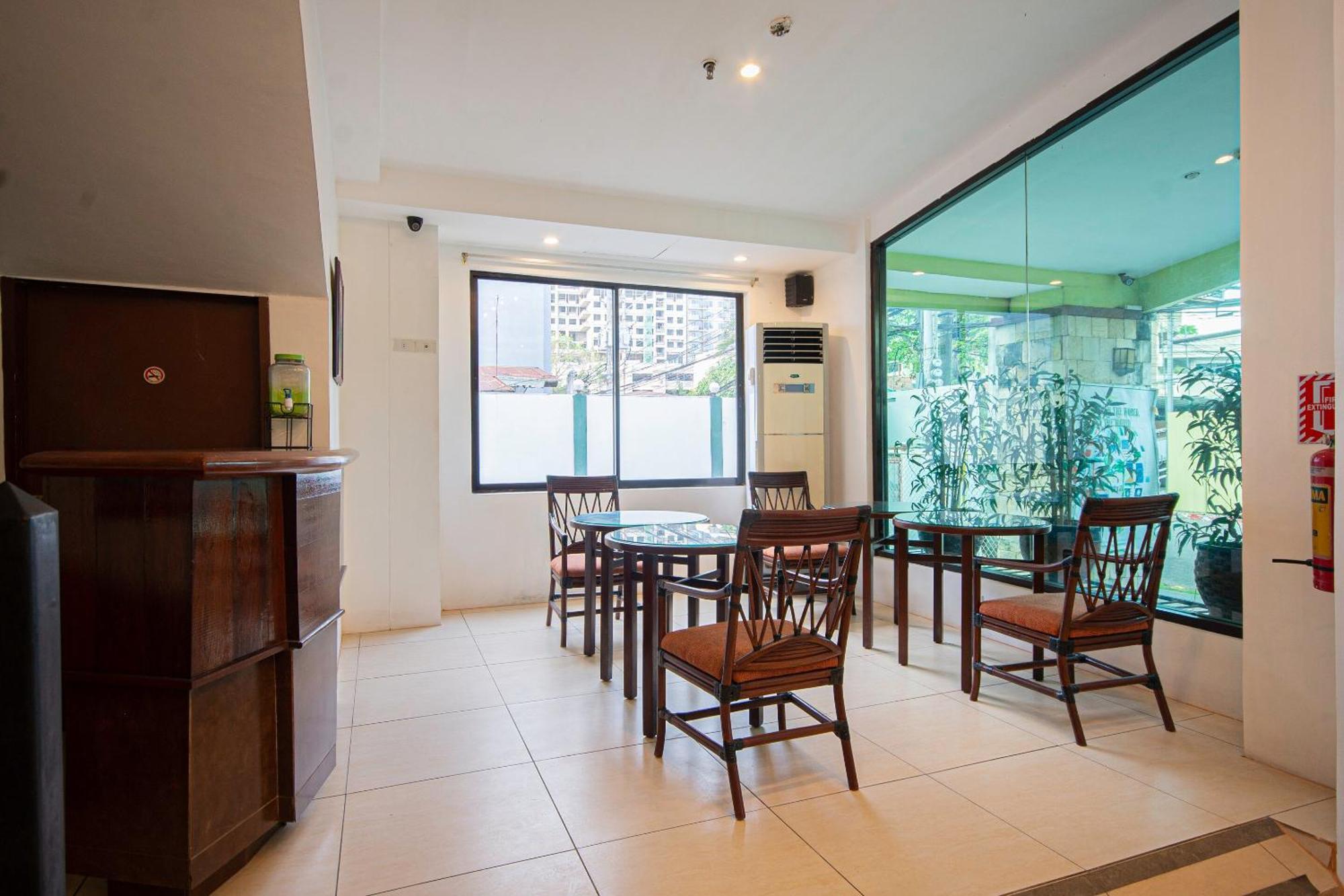 Oyo 210 Apple Tree Suites Cebu Stadt Exterior foto