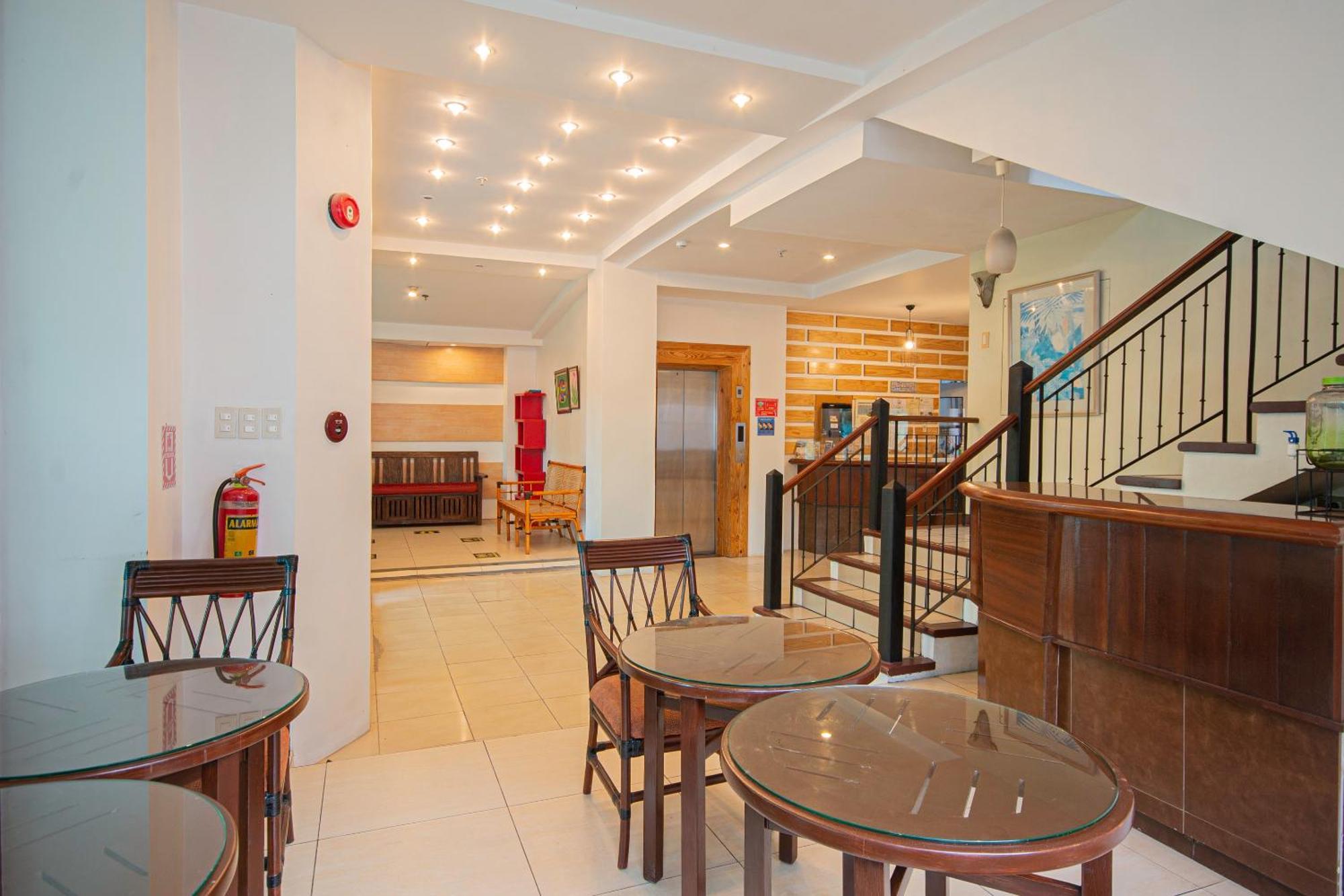 Oyo 210 Apple Tree Suites Cebu Stadt Exterior foto